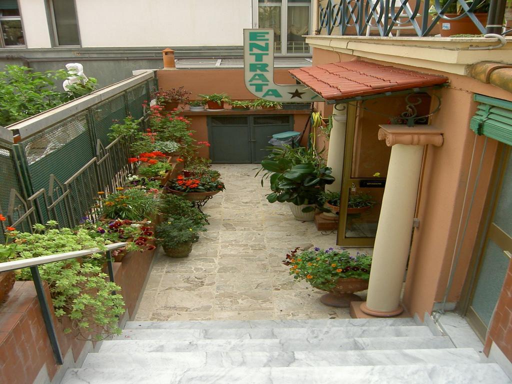 Albergo Kristina Bordighera Buitenkant foto