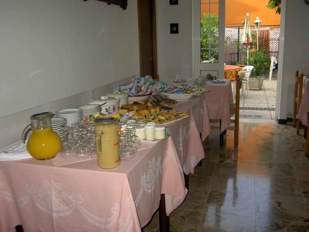Albergo Kristina Bordighera Buitenkant foto
