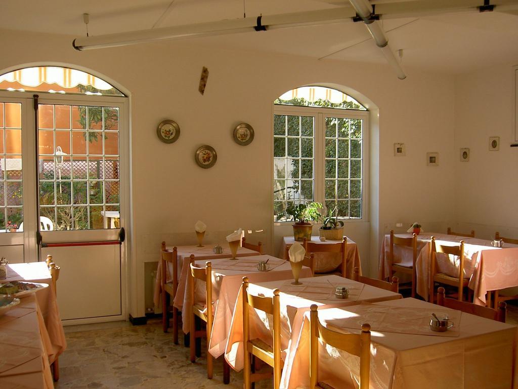 Albergo Kristina Bordighera Buitenkant foto